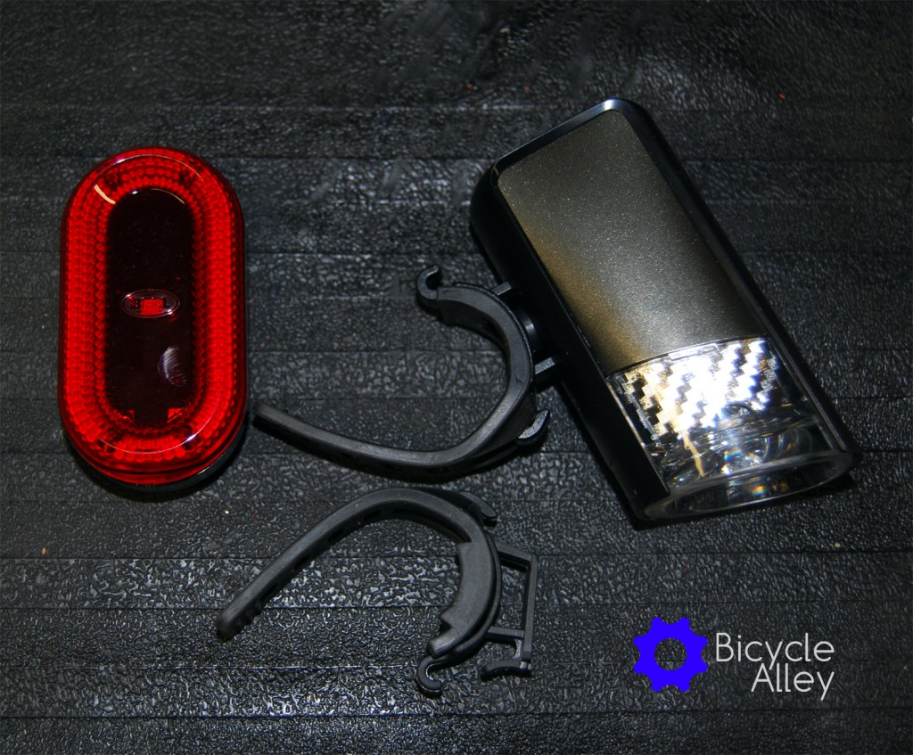 All contents in the Bell Lumina Premium Bicycle Light Set. Includes a tail light, head light and silicon straps for both lights.